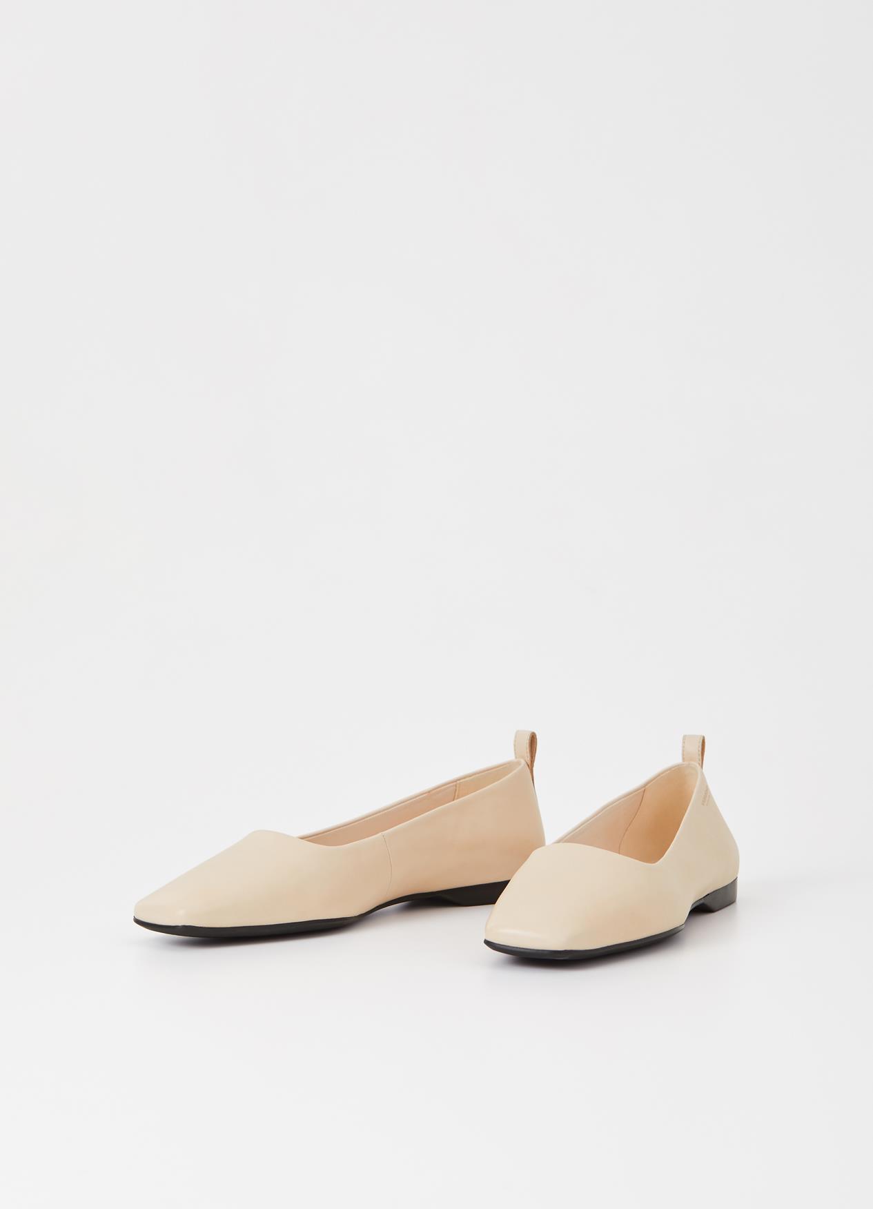 フラットシューズ Vagabond SS24 DELIA OFF WHITE COW LEATHER (VBS530720102) Delia | Shoes | Off-white | Woman | Vagabond