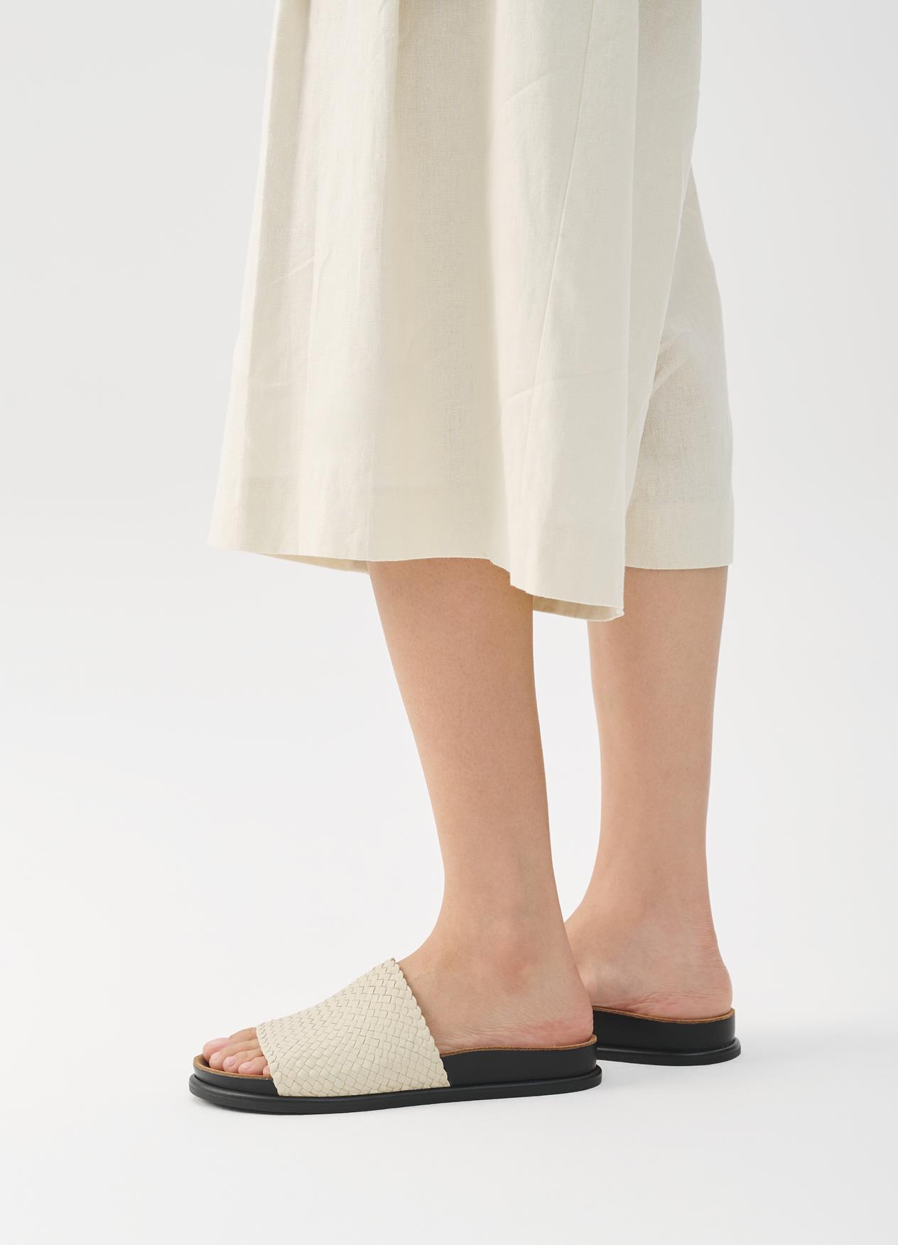 サンダル・ミュール Vagabond SS25 EFFIE PATENT EMBOSSED SLIDE (5922125 20) VAGABOND EFFIE WOVEN SLIDES – Shoe Market NYC