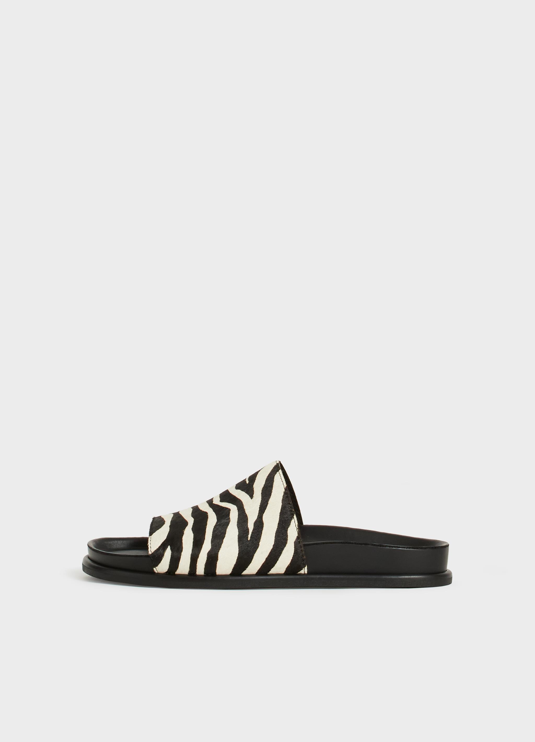 サンダル・ミュール Vagabond SS25 EFFIE PATENT EMBOSSED SLIDE (5922125 20) VAGABOND EFFIE WOVEN SLIDES – Shoe Market NYC