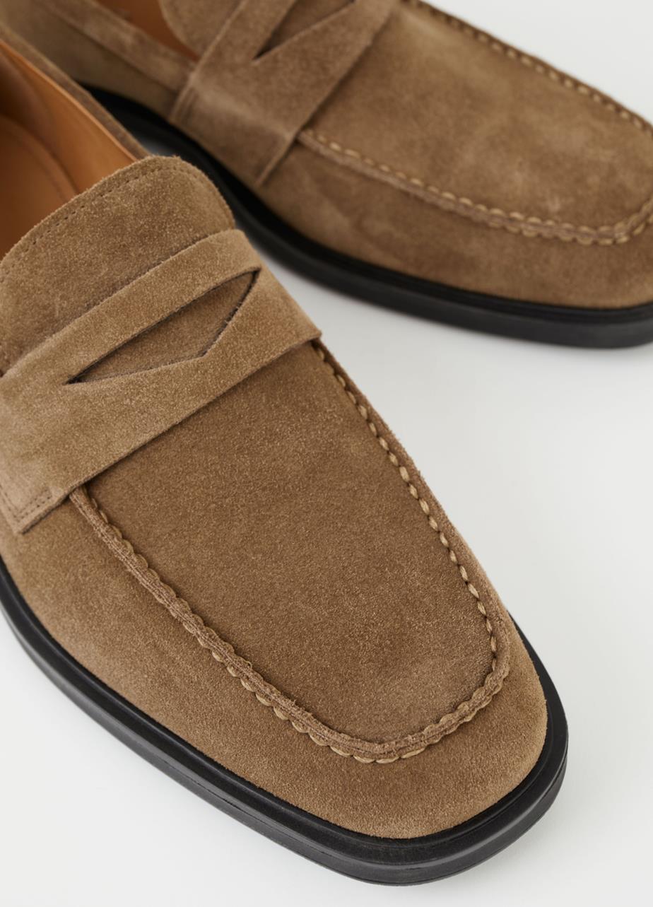 Penny loafers in light brown suede, designed with a black outsole and classic moc-toe details.