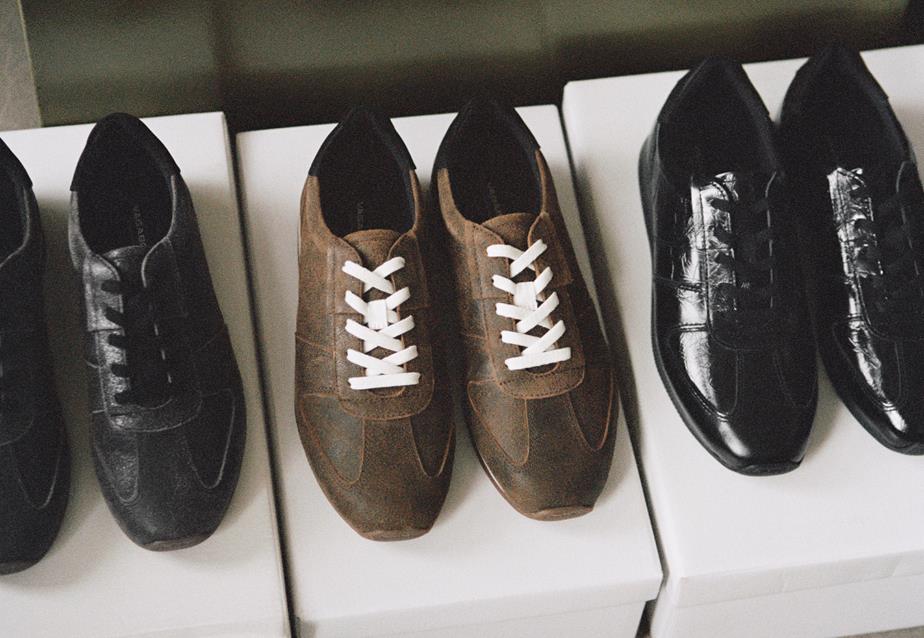 Three pairs of Yasmin sneakers, standing on shoe boxes 