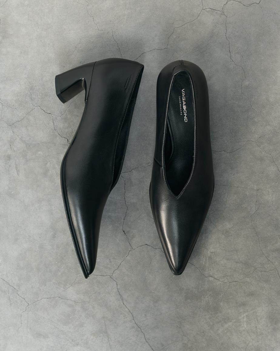 Ilona pumps
