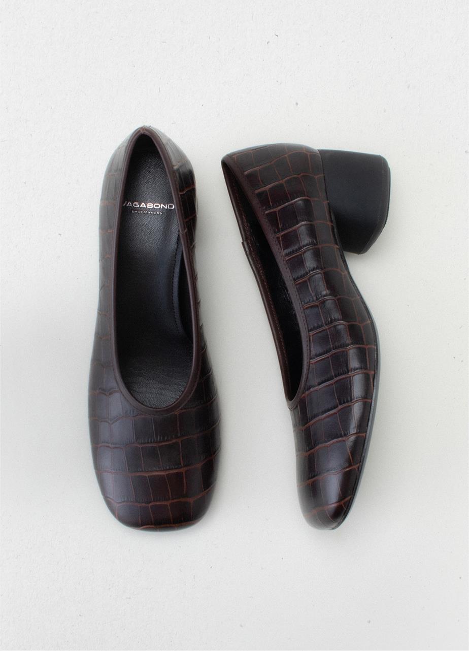 Livia pumps Bruin reliëfleer