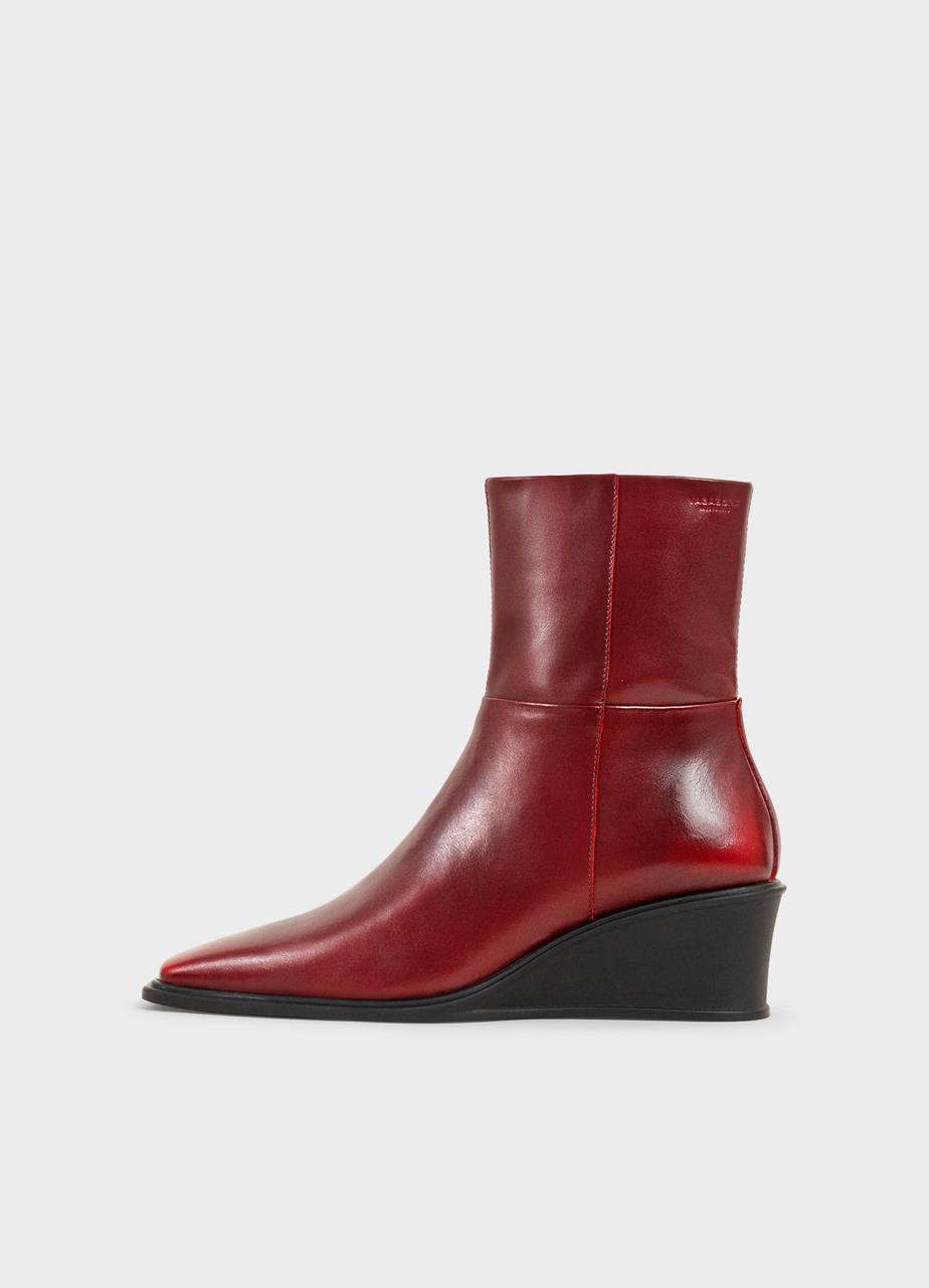 Aino boots Red brush-off leather