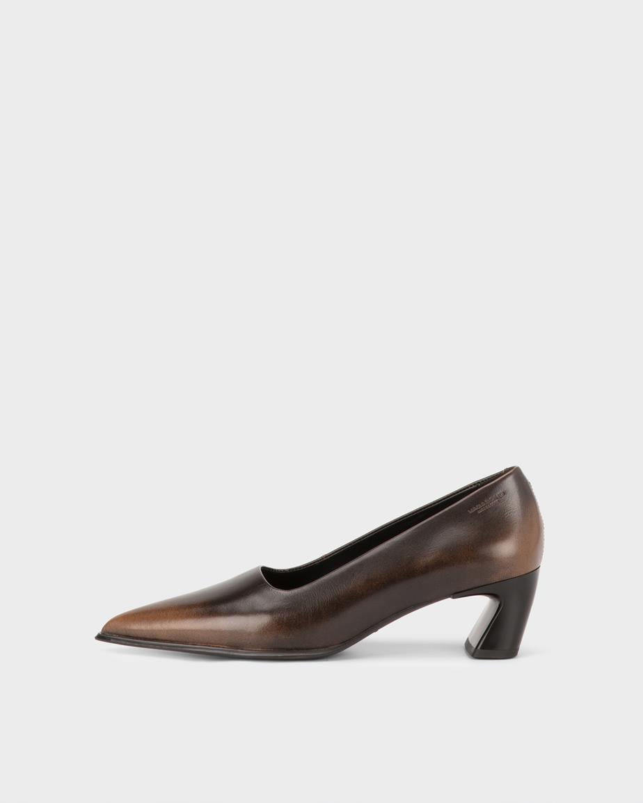 Ilona pumps Bruin, Brush Off
