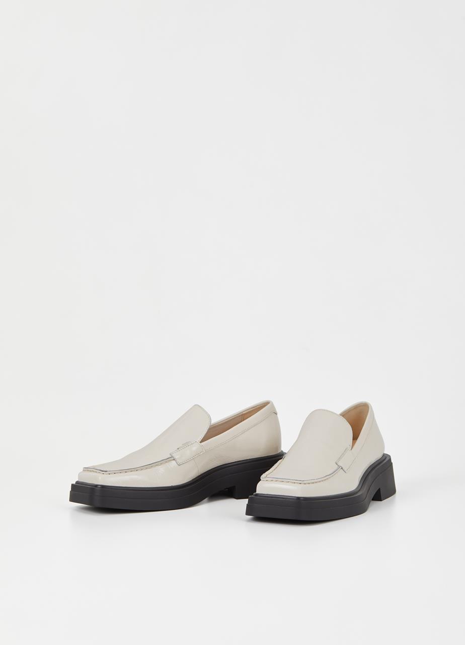 Eyra loafer Off-White lackat skinn