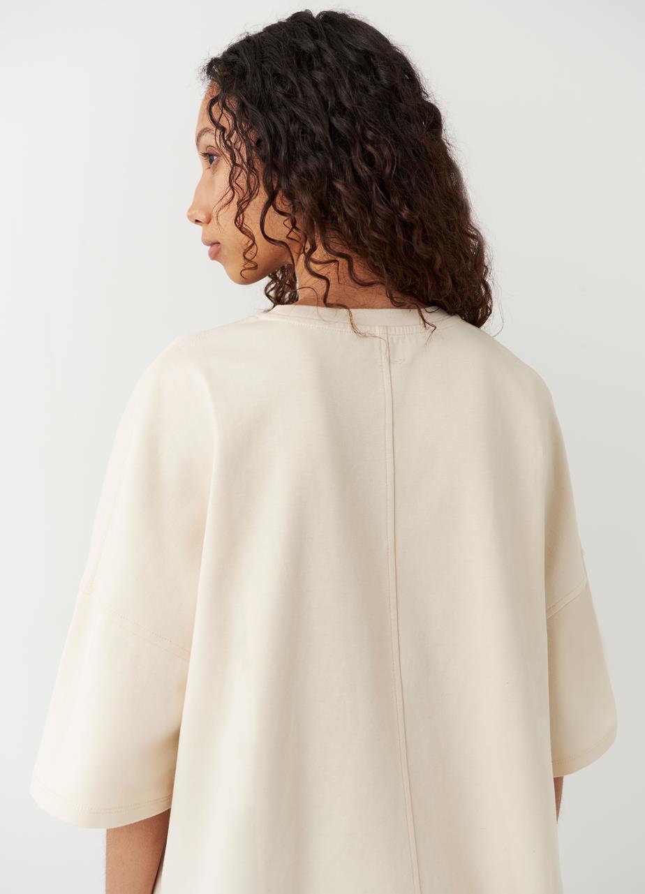 Boxy t-shirt w TÖRTFEHÉR TEXTIL