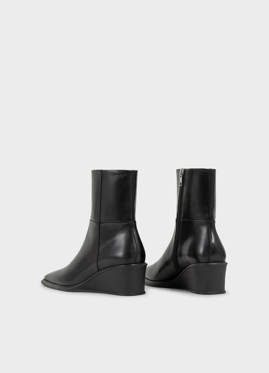 Aino boots Black leather