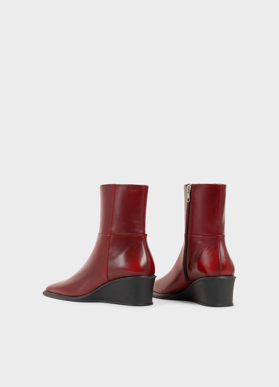 Aino boots Red brush-off leather