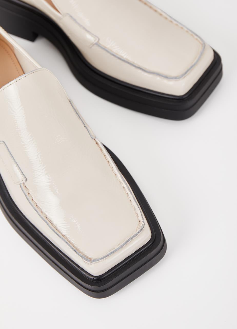 Eyra loafer Off-White lackat skinn