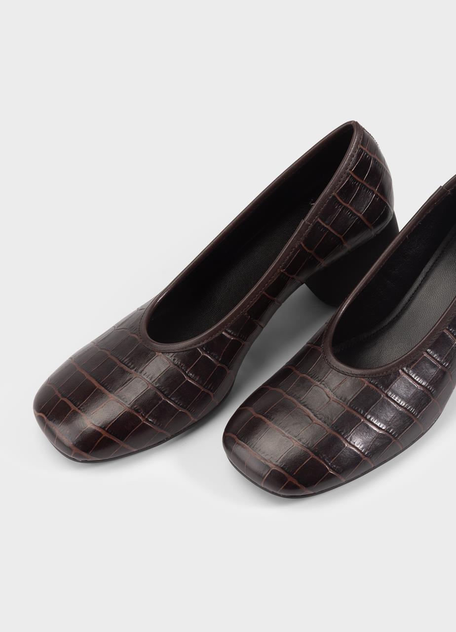 Livia pumps BRUIN RELIËFLEER