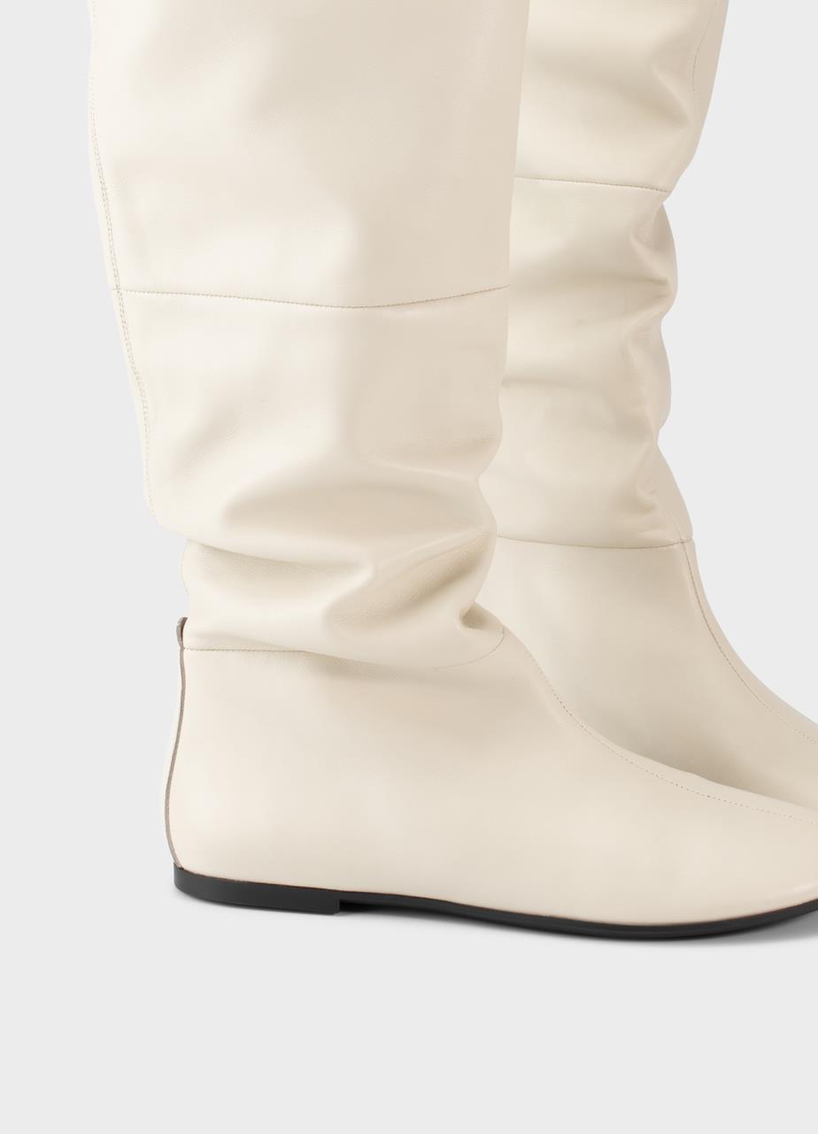 Aleya ψηλεσ μπότεσ Μπέζ, Δερμα