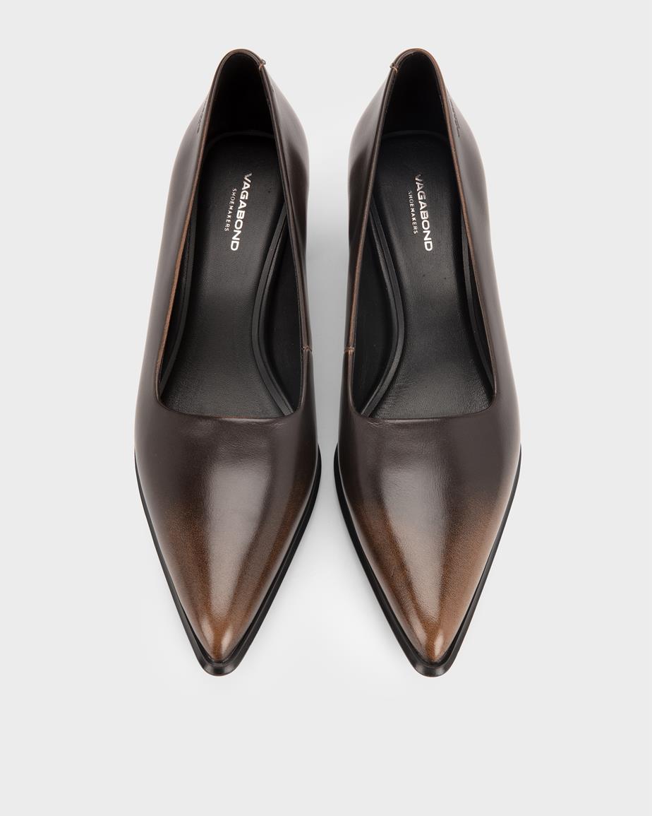 Ilona pumps Bruin, Brush Off