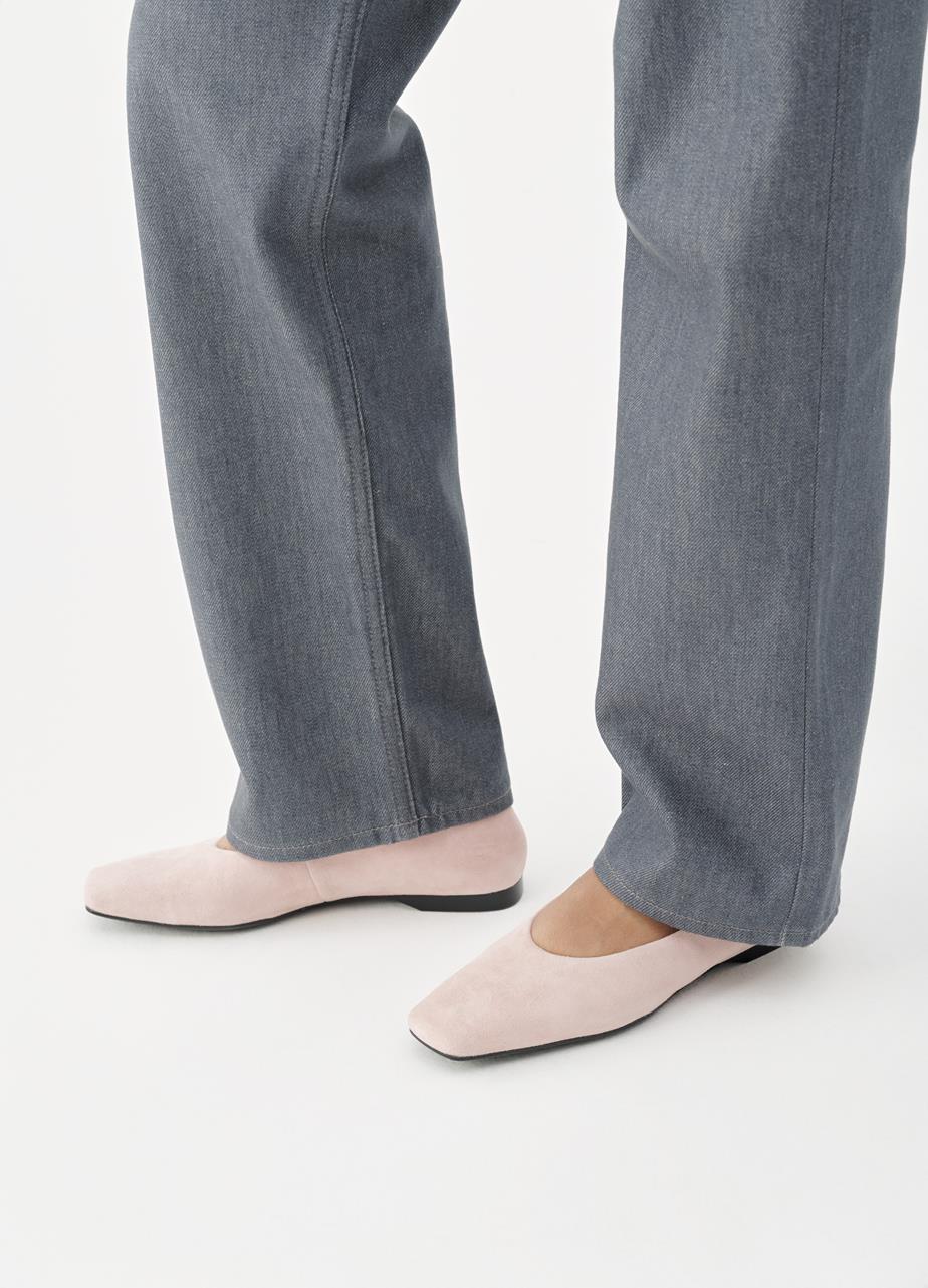 Delia balerini Roz Deschis, Piele Întoarsa