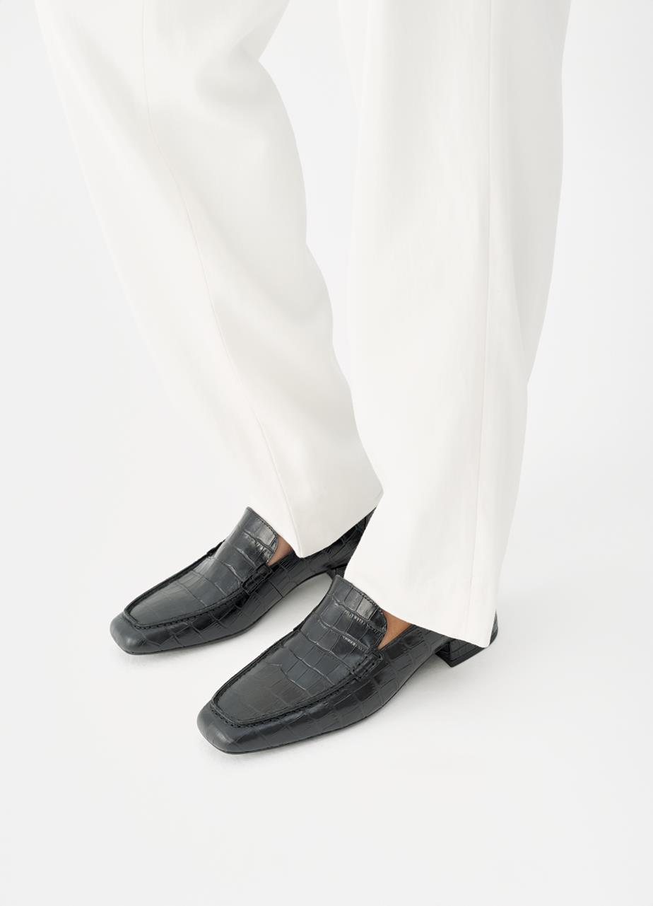 Debbi loaferit Musta kohokuvioitu nahka