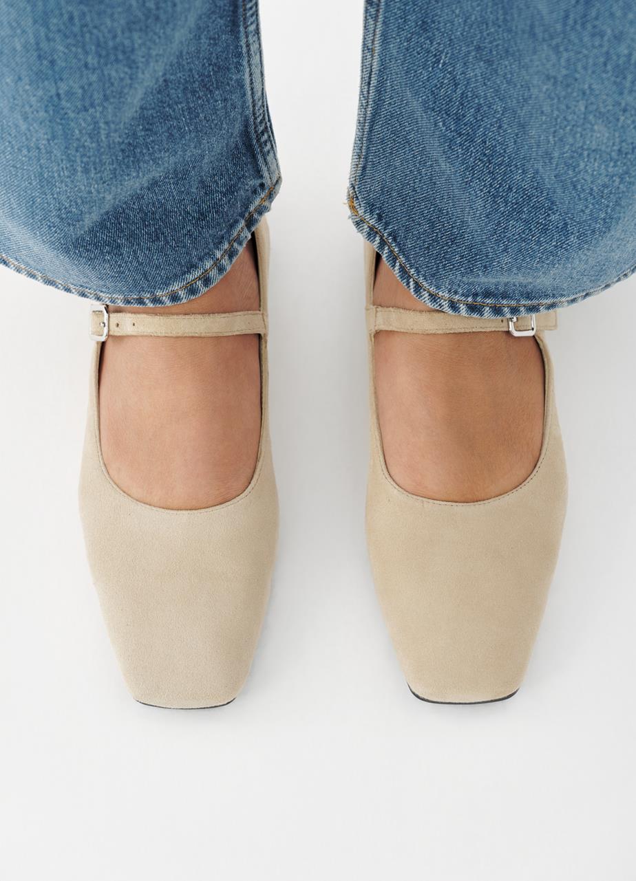 Delia Beige, Suede