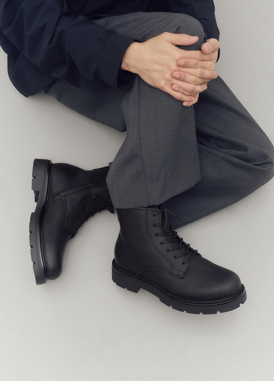 Cameron boots Black oily nubuck