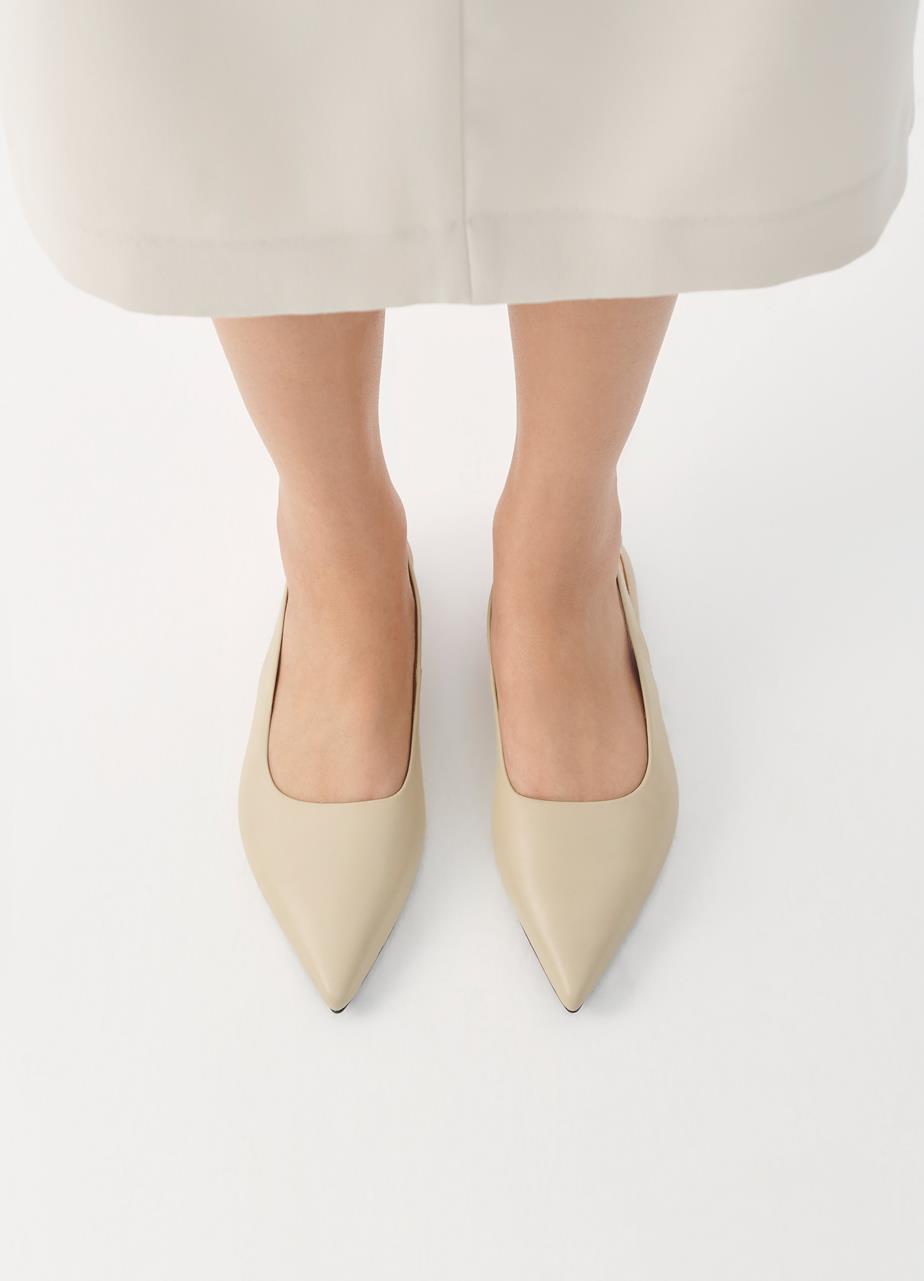 Hermine zapatos bajos Beige cuero