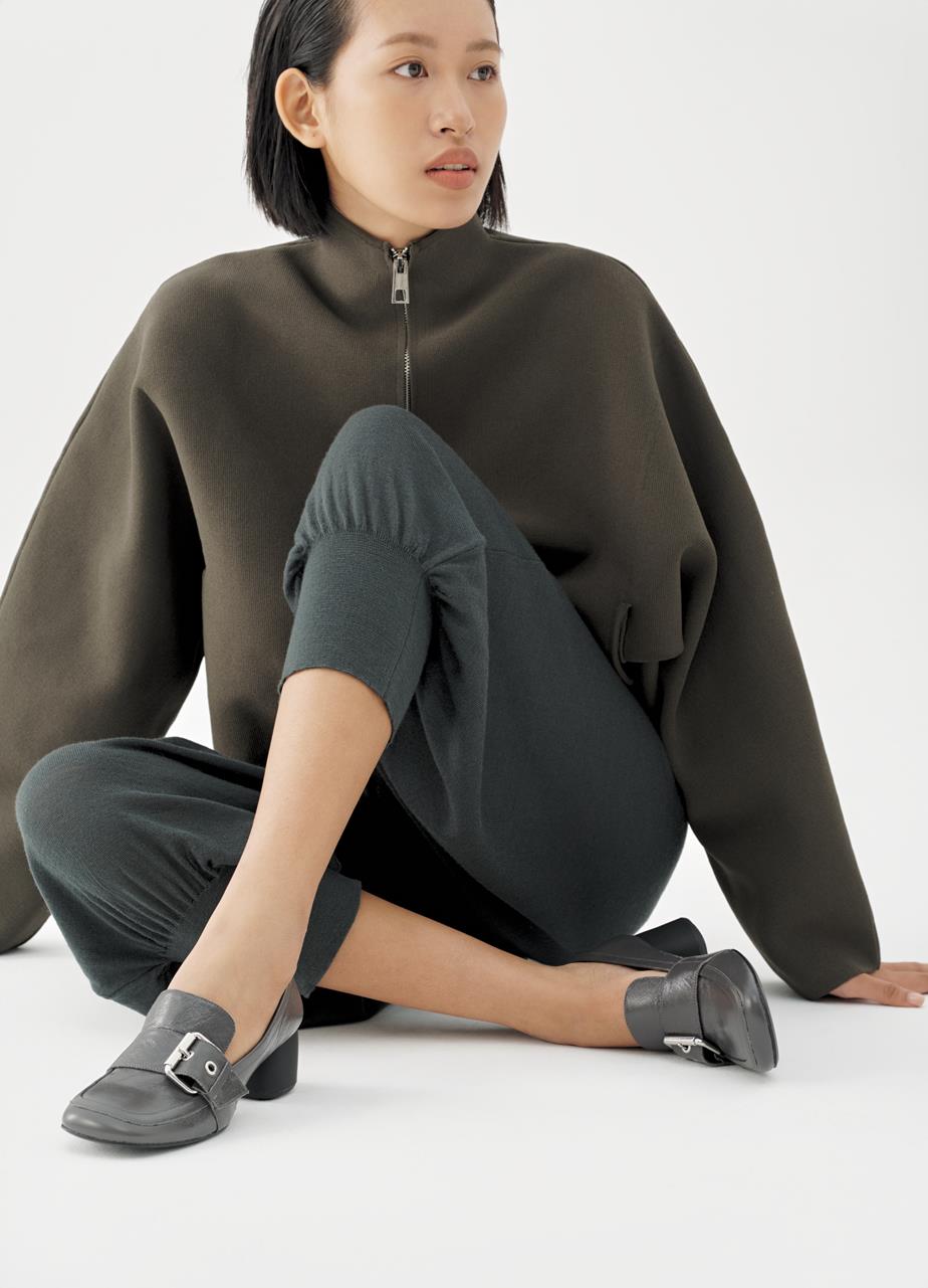 Livia mokassiinid Tumehall nahk