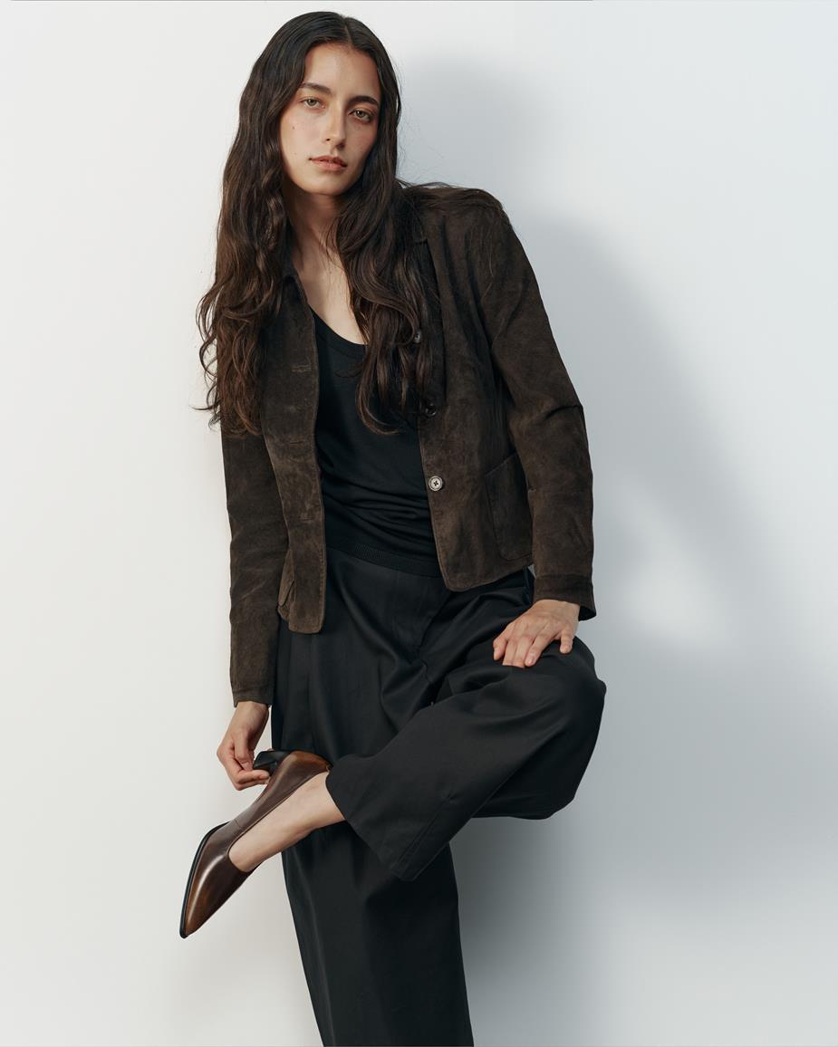 Ilona pumps Bruin, Brush Off